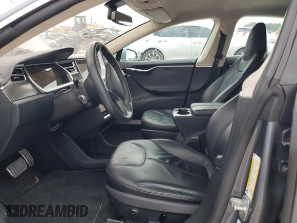 2013 Tesla Model S Performance с VIN 5YJSA1CP6DFP22018, выставлен на аукционе Copart как лот 55681235 с пробегом 86 813 миль миль и Списание • Salvage title. История ставок и продаж доступна на DreamBid. Изображение 7.