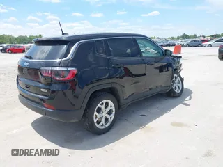 2024 Jeep Compass Sport z VIN 3C4NJDAN5RT105556, wystawiony jako IAAI lot #42335647 z przebiegiem 14 747 mil mil oraz . Historia ofert i sprzedaży dostępna na DreamBid. Obrazek 4.