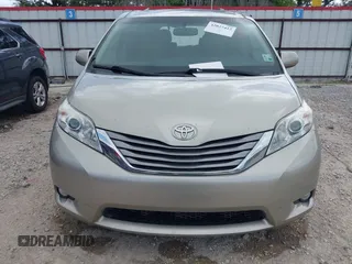 2016 Toyota Sienna XLE with VIN 5TDYK3DC0GS737600, listed as a IAAI auction lot 42027412 with 95,302 mi miles. Bid and sale history available at carsss.com. Image 13.