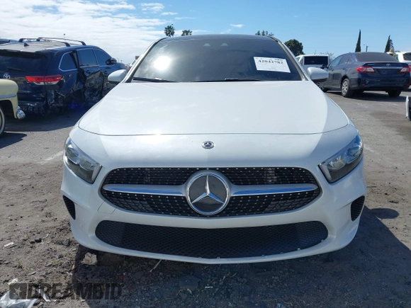 2020 Mercedes-Benz A 220 z VIN WDD3G4EB4LW038378, wystawiony jako IAAI lot #42042782 z przebiegiem 72 198 mil mil oraz . Historia ofert i sprzedaży dostępna na DreamBid. Obrazek 12.