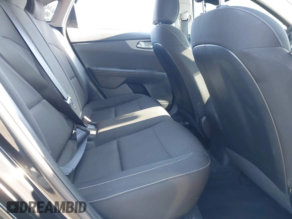 2021 Kia Forte LXS z VIN 3KPF24ADXME271884, wystawiony jako IAAI lot #41453893 z przebiegiem 93 462 mil mil oraz . Historia ofert i sprzedaży dostępna na DreamBid. Obrazek 8.