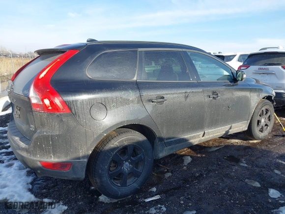 2010 Volvo XC60 3.2L with VIN YV4960DZ2A2051405, listed as a IAAI auction lot 41642010 with 200,589 mi miles. Bid and sale history available at carsss.com. Image 4.