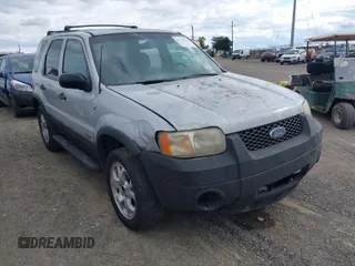 2002 Ford Escape XLT Choice with VIN 1FMYU04152KA39941, listed as a IAAI auction lot 41753639 with 209,016 mi miles. Bid and sale history available at carsss.com. Image 1.