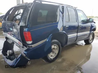 2001 GMC Jimmy SL with VIN 1GKCS13W912211432, listed as a Copart auction lot 73152294 with 190,293 mi miles and Salvage Title. Bid and sale history available at carsss.com. Image 3.