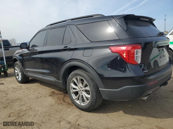 2023 Ford Explorer XLT with VIN 1FMSK8DH0PGA21221, listed as a Copart auction lot 46499025 with 31,958 mi miles and Clean Title. Bid and sale history available at carsss.com. Image 2.