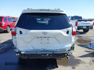 2017 Toyota Sienna XLE Auto Access Seat z VIN 5TDYZ3DC1HS889513, wystawiony jako IAAI lot #42290751 z przebiegiem 135 988 mil mil oraz . Historia ofert i sprzedaży dostępna na DreamBid. Obrazek 6.