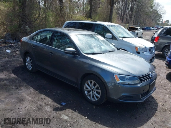 2013 Volkswagen Jetta Sedan SE with VIN 3VWDP7AJ5DM297182, listed as a IAAI auction lot 42031964 with 85,705 mi miles. Bid and sale history available at carsss.com. Image 1.
