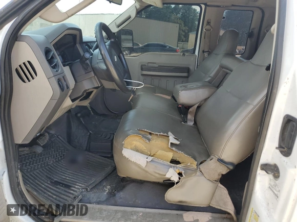 2008 Ford F-250 XL with VIN 1FTSX21598EA73327, listed as a Copart auction lot 61251425 with 216,694 mi miles and Salvage title. Bid and sale history available at DreamBid. Image 7.