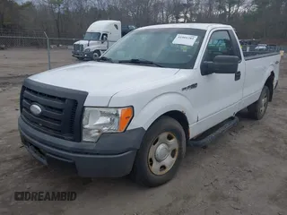 2009 Ford F-150 XL z VIN 1FTRF14W29KB57895, wystawiony jako IAAI lot #41901281 z przebiegiem 233 792 mil mil oraz . Historia ofert i sprzedaży dostępna na DreamBid. Obrazek 2.