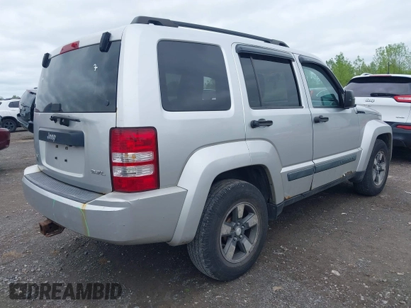 2008 Jeep Liberty Sport z VIN 1J8GN28KX8W247173, wystawiony jako IAAI lot #42259760 z przebiegiem 216 848 mil mil oraz . Historia ofert i sprzedaży dostępna na DreamBid. Obrazek 4.