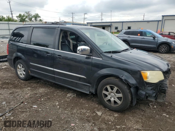 2011 Chrysler Town & Country Touring L z VIN 2A4RR8DG2BR703119, wystawiony jako Copart lot #58184975 z przebiegiem 180 601 mil mil oraz Szkoda całkowita • Salvage title. Historia ofert i sprzedaży dostępna na DreamBid. Obrazek 4.
