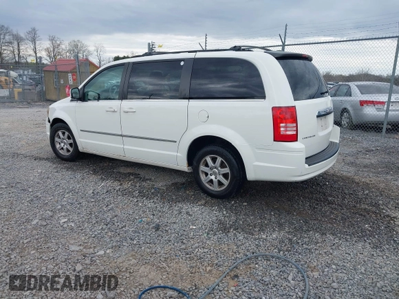 2010 Chrysler Town & Country Touring with VIN 2A4RR5D17AR463316, listed as a IAAI auction lot 42075932 with 260,617 mi miles. Bid and sale history available at carsss.com. Image 3.