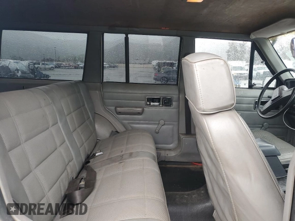 1989 Jeep Cherokee z VIN 1J4FT28LXKL601505, wystawiony jako Copart lot #49312265 z przebiegiem 264 769 mil mil oraz Szkoda całkowita • Salvage title. Historia ofert i sprzedaży dostępna na DreamBid. Obrazek 11.