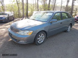 2002 Toyota Avalon XL with VIN 4T1BF28B42U257954, listed as a IAAI auction lot 42050833 with 367,984 mi miles. Bid and sale history available at carsss.com. Image 2.