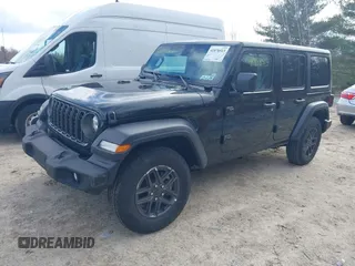 2024 Jeep Wrangler Sport S z VIN 1C4PJXDNXRW253072, wystawiony jako IAAI lot #41878513 z przebiegiem 15 976 mil mil oraz . Historia ofert i sprzedaży dostępna na DreamBid. Obrazek 2.