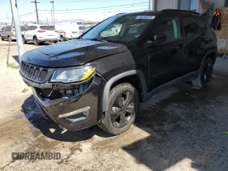 2019 Jeep Compass Altitude z VIN 3C4NJDBB0KT674695, wystawiony jako Copart lot #49836025 z przebiegiem 52 089 mil mil oraz Szkoda całkowita • Salvage title. Historia ofert i sprzedaży dostępna na DreamBid. Obrazek 1.