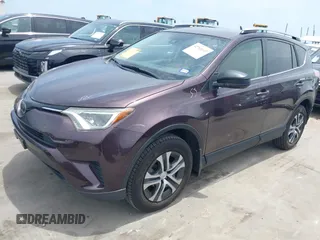 2018 Toyota RAV4 LE с VIN 2T3BFREV9JW850710, выставлен на аукционе IAAI как лот 42261615 с пробегом 69 869 миль миль и . История ставок и продаж доступна на DreamBid. Изображение 18.