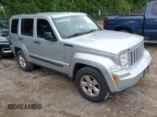 2011 Jeep Liberty Sport Jet z VIN 1J4PN2GK9BW527970, wystawiony jako IAAI lot #42312106 z przebiegiem 195 475 mil mil oraz . Historia ofert i sprzedaży dostępna na DreamBid. Obrazek 1.