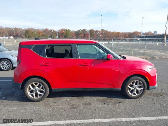 2020 Kia Soul LX with VIN KNDJ23AU1L7709369, listed as a IAAI auction lot 40757641 with 98,267 mi miles. Bid and sale history available at carsss.com. Image 6.