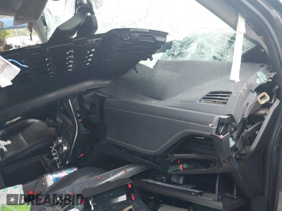 2019 Toyota Sienna SE with VIN 5TDXZ3DC4KS014221, listed as a IAAI auction lot 42275498 with 32,381 mi miles and . Bid and sale history available at DreamBid. Image 5.