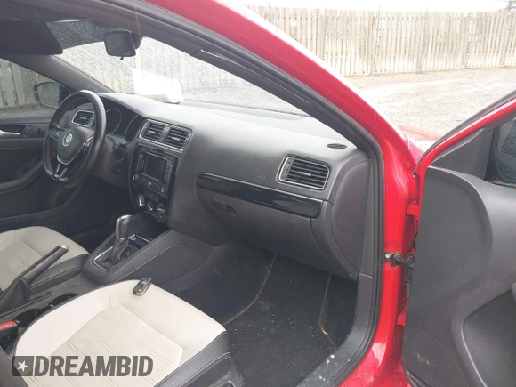 2015 Volkswagen Jetta SE z VIN 3VWD17AJ0FM229005, wystawiony jako IAAI lot #41838767 z przebiegiem 223 390 mil mil oraz . Historia ofert i sprzedaży dostępna na DreamBid. Obrazek 5.