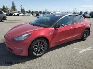 2020 Tesla Model 3 Long Range z VIN 5YJ3E1EBXLF635957, wystawiony jako Copart lot #51018375 z przebiegiem 102 517 mil mil oraz Szkoda całkowita • Salvage title. Historia ofert i sprzedaży dostępna na DreamBid. Obrazek 1.