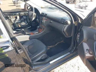 2006 Mercedes-Benz C 280 Luxury z VIN WDBRF92H86F796224, wystawiony jako IAAI lot #41838403 z przebiegiem 152 974 mil mil oraz . Historia ofert i sprzedaży dostępna na DreamBid. Obrazek 5.