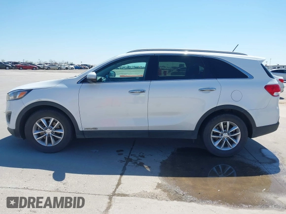 2016 Kia Sorento LX z VIN 5XYPGDA50GG141084, wystawiony jako IAAI lot #41848617 z przebiegiem 102 576 mil mil oraz . Historia ofert i sprzedaży dostępna na DreamBid. Obrazek 14.