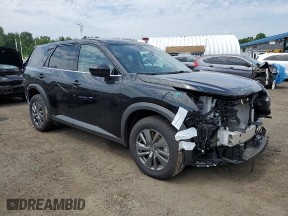 2024 Nissan Pathfinder S z VIN 5N1DR3AC1RC243826, wystawiony jako Copart lot #61145195 z przebiegiem 3 277 mil mil oraz Szkoda całkowita • Salvage title. Historia ofert i sprzedaży dostępna na DreamBid. Obrazek 4.