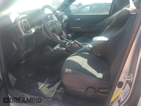 2017 Toyota Tacoma SR5 z VIN 5TFCZ5AN1HX065727, wystawiony jako Copart lot #56420735 z przebiegiem 74 527 mil mil oraz Czysty tytuł • Clean title. Historia ofert i sprzedaży dostępna na DreamBid. Obrazek 7.