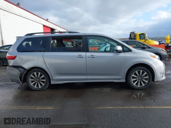 2018 Toyota Sienna XLE with VIN 5TDDZ3DC5JS205440, listed as a IAAI auction lot 41090557 with 50,775 mi miles. Bid and sale history available at carsss.com. Image 14.