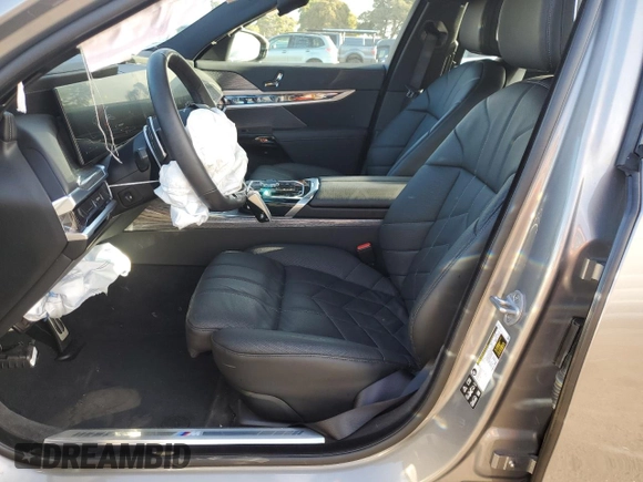 2024 BMW 7 Series 740i xDrive z VIN WBA33EH04RCS76342, wystawiony jako Copart lot #80590224 z przebiegiem 8 065 mil mil oraz Czysty tytuł • Clean title. Historia ofert i sprzedaży dostępna na DreamBid. Obrazek 7.