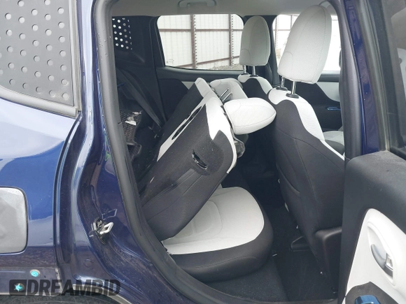 2020 Jeep Renegade Latitude with VIN ZACNJBBB0LPL70356, listed as a IAAI auction lot 41101892 with 1 mi miles. Bid and sale history available at carsss.com. Image 8.