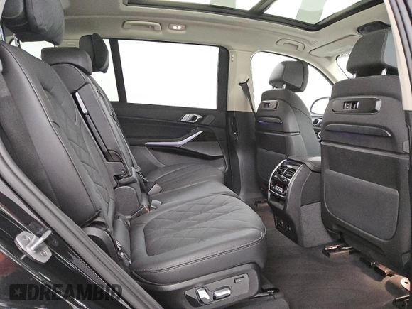 2025 BMW X7 xDrive40i z VIN 5UX23EM09S9X05528, wystawiony jako Copart lot #53862305 z przebiegiem 28 698 mil mil oraz Tytuł czysty. Historia ofert i sprzedaży dostępna na DreamBid. Obrazek 11.