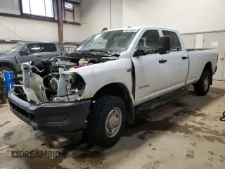 2022 Ram 2500 Tradesman z VIN 3C6UR5HJ3NG365610, wystawiony jako Copart lot #48679065 z przebiegiem 92 703 mil mil oraz Szkoda całkowita • Salvage title. Historia ofert i sprzedaży dostępna na DreamBid. Obrazek 1.