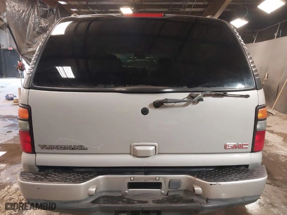 2005 GMC Yukon XL Denali with VIN 1GKFK66U05J138158, listed as a IAAI auction lot 41508536 with NaN miles. Bid and sale history available at carsss.com. Image 17.