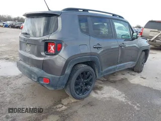 2017 Jeep Renegade Altitude z VIN ZACCJABB7HPE88450, wystawiony jako IAAI lot #41785466 z przebiegiem 119 370 mil mil oraz . Historia ofert i sprzedaży dostępna na DreamBid. Obrazek 4.