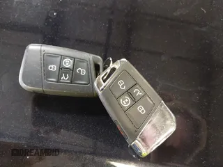 2023 Volkswagen Atlas SE с VIN 1V2KR2CA1PC545467, выставлен на аукционе IAAI как лот 42485832 с пробегом 45 315 миль миль и . История ставок и продаж доступна на DreamBid. Изображение 11.