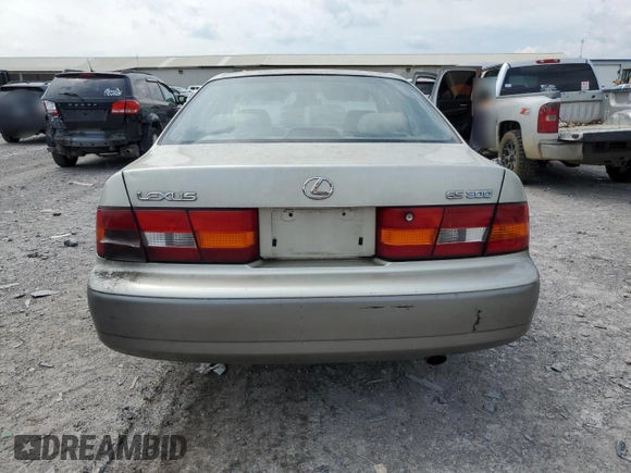 1998 Lexus ES 300 with VIN JT8BF28G7W0129428, listed as a Copart auction lot 59376465 with 155,922 mi miles and Salvage title. Bid and sale history available at DreamBid. Image 6.