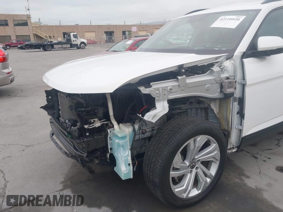2022 Volkswagen Atlas SE with VIN 1V2WR2CA2NC517904, listed as a IAAI auction lot 42110920 with 34,799 mi miles and . Bid and sale history available at DreamBid. Image 6.