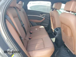 2024 Audi Q8 e-tron Sportback S line Premium Plus z VIN WA1CAAGE9RB032409, wystawiony jako Copart lot #71624704 z przebiegiem 9 364 mil mil oraz Szkoda całkowita • Salvage title. Historia ofert i sprzedaży dostępna na DreamBid. Obrazek 11.