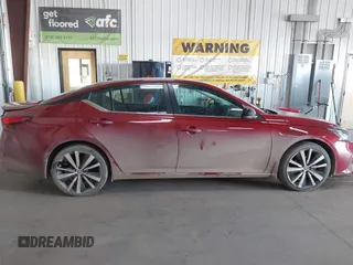 2020 Nissan Altima 2.5 SR with VIN 1N4BL4CV3LC282500, listed as a IAAI auction lot 38950394 with 61,401 mi miles. Bid and sale history available at carsss.com. Image 13.
