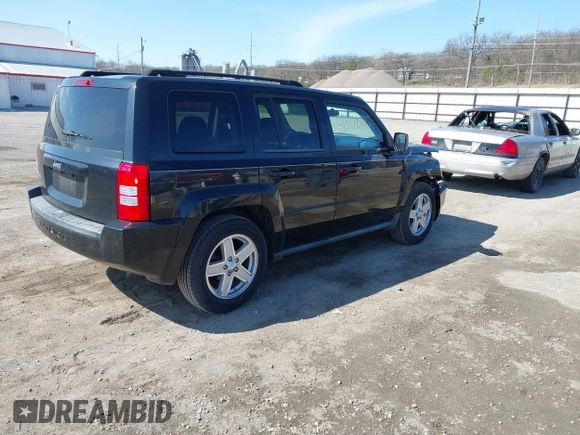 2010 Jeep Patriot Sport z VIN 1J4NF2GB1AD593170, wystawiony jako IAAI lot #41908056 z przebiegiem 104 255 mil mil oraz . Historia ofert i sprzedaży dostępna na DreamBid. Obrazek 4.