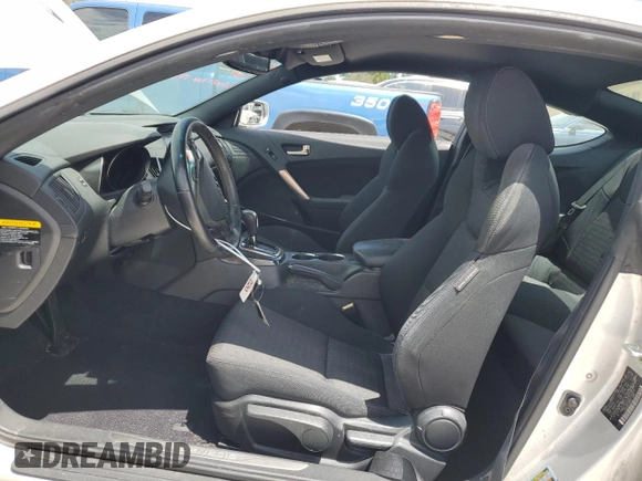 2014 Hyundai Genesis Coupe R-Spec z VIN KMHHT6KD4EU121512, wystawiony jako Copart lot #53890395 z przebiegiem 25 925 mil mil oraz Szkoda całkowita • Salvage title. Historia ofert i sprzedaży dostępna na DreamBid. Obrazek 7.