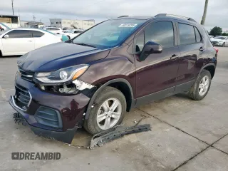 2021 Chevrolet Trax LT z VIN KL7CJPSM1MB365880, wystawiony jako Copart lot #60519295 z przebiegiem 4 960 mil mil oraz Szkoda całkowita • Salvage title. Historia ofert i sprzedaży dostępna na DreamBid. Obrazek 1.
