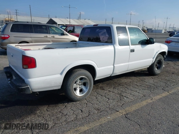 2000 Chevrolet S-10 LS with VIN 1GCCS19W5Y8313840, listed as a IAAI auction lot 41592172 with 245,967 mi miles. Bid and sale history available at carsss.com. Image 4.