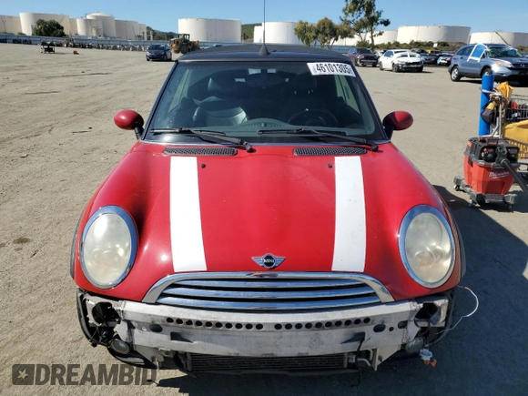 2005 MINI Convertible z VIN WMWRF33505TG13448, wystawiony jako Copart lot #46101305 z przebiegiem 106 942 mil mil oraz Szkoda całkowita • Salvage title. Historia ofert i sprzedaży dostępna na DreamBid. Obrazek 5.