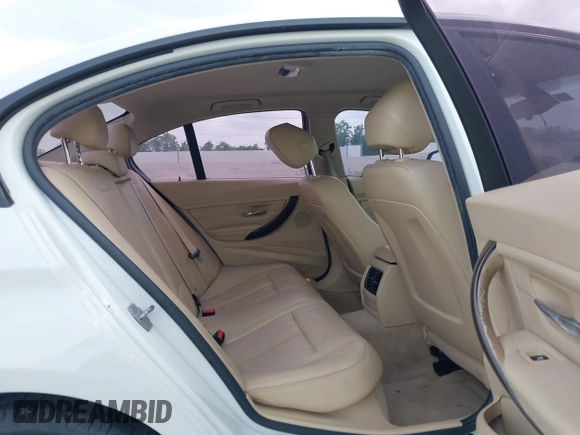 2015 BMW 3 Series 320i с VIN WBA3B1G5XFNT05271, выставлен на аукционе IAAI как лот 42049799 с пробегом 125 437 миль миль и . История ставок и продаж доступна на DreamBid. Изображение 8.