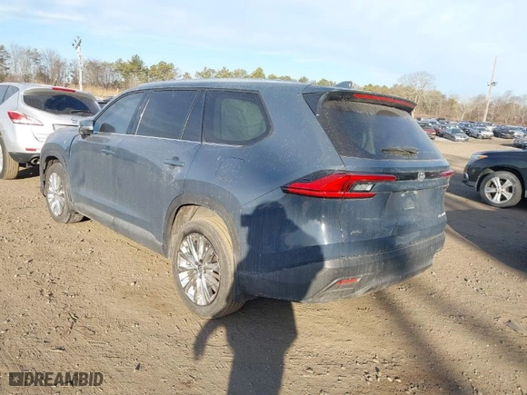 2024 Toyota Grand Highlander XLE with VIN 5TDAAAB50RS010750, listed as a IAAI auction lot 41314744 with 13,391 mi miles. Bid and sale history available at carsss.com. Image 3.