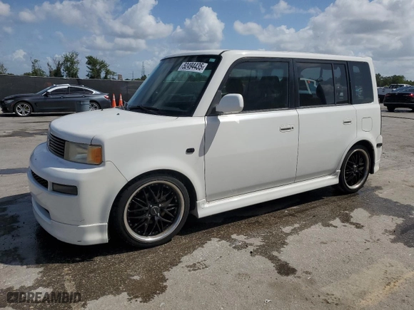 2004 Scion xB with VIN JTLKT324340167884, listed as a Copart auction lot 52494435 with 157,671 mi miles and Salvage Title. Bid and sale history available at carsss.com. Image 1.